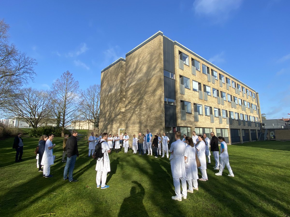 mettelindelof's tweet photo. Morgenkonference på afd N i corona tider 🌞👨🏼‍⚕️👩🏼‍⚕️👩🏿‍⚕️ https://t.co/CKR3OnkOAO