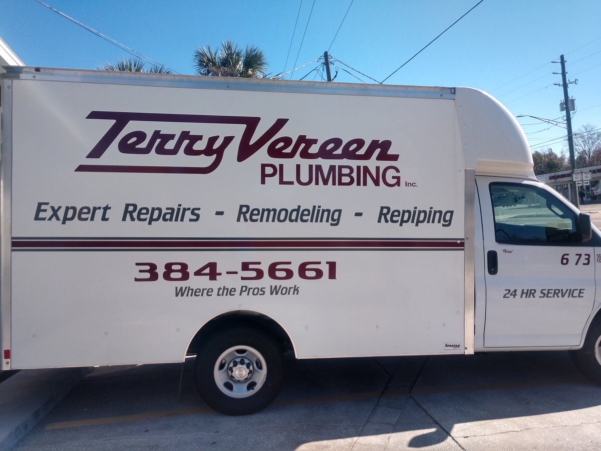 BoldCtyGraphics's tweet photo. They may not be able to help with your toilet paper supply, but they are there for your other plumbing needs! Check out our latest partial wrap for @TVPlumb  This rear door is perfect viewable advertising while customers wait in traffic. https://t.co/fHUuFhO27R @ffellers @3MFilms https://t.co/0nCjHSMNjW