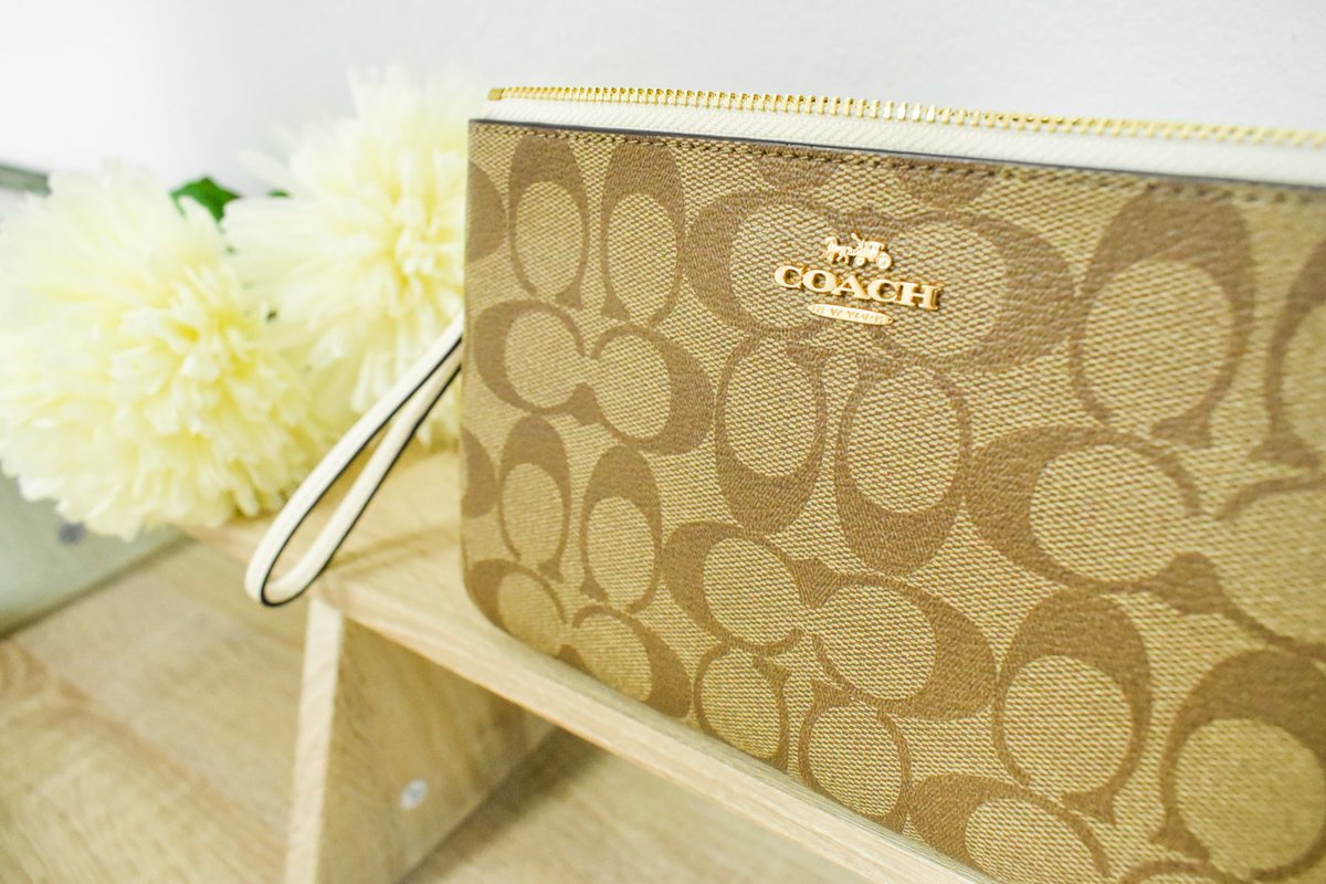 Maplesince2020's tweet photo. Coach ของแท้จากชอปเมกา USA เลยน้าาา กระเป๋าคล้องมือ 2 ซิบ ราคา 3690 บาท ส่งฟรี EMS!!!! #coachthailand #พรีcoach #coach #กระเป๋าCoach #crossbody #กระเป๋าสตางค์ #Coachเมกา #Coachของแท้ #Shopcoach #ขายของ #กระเป๋าแบรนด์เนม #coachพร้อมส่ง #กระเป๋า #bag #กระเป๋าผู้หญิง #coachราคาถูก https://t.co/CAbtxkQQCs