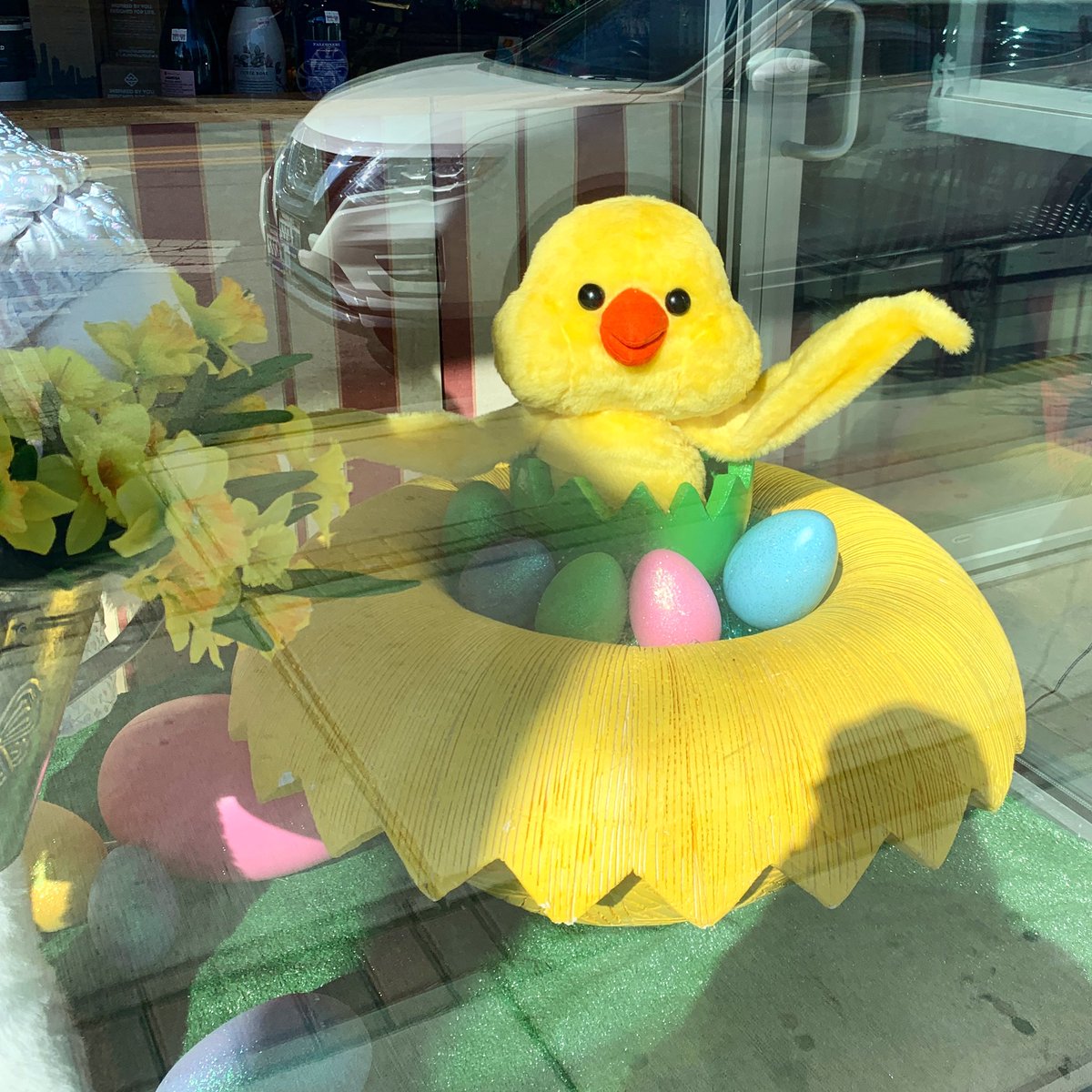 BrummersChoc's tweet photo. Stop by, we are OPEN 🤗🍭🐣 #openonmondays #chick #easter #easterwindow #candy #candystore #eastercandy #easterchocolate #chocolate https://t.co/7683uEMoc3