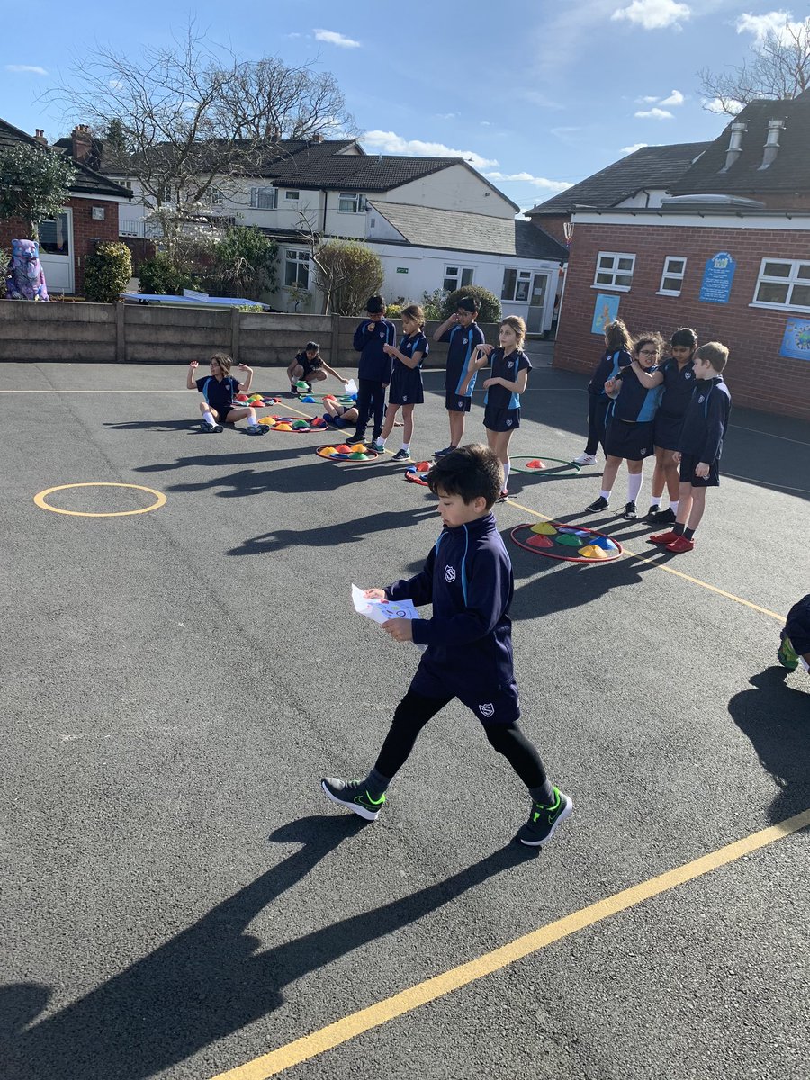 ShrubberySport's tweet photo. Year 4 have been working on map orientation and reading skills in orienteering this afternoon https://t.co/vv76gppUax