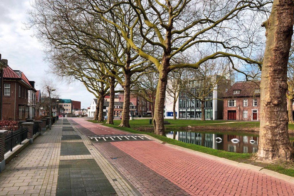 Het is stil in Goes. Met z’n allen blijven we zoveel mogelijk thuis. Omdat we er zo voor kunnen zorgen het coronavirus niet verder te verspreiden. Goes, zorg goed voor jezelf en waar het kan ook voor anderen. Samen zijn wij #Goesvoorelkaar! 👍🏼