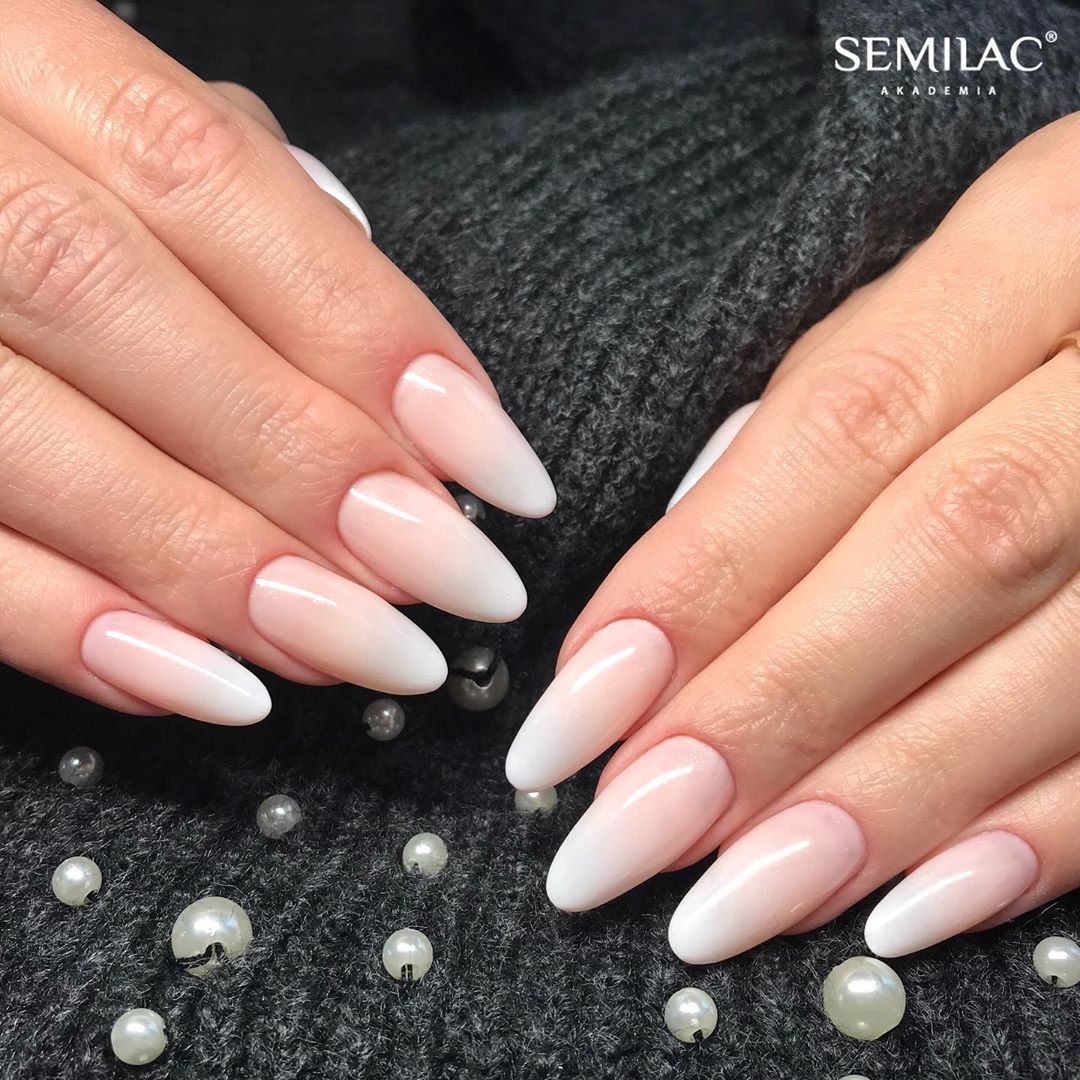 The wedding season is fast approaching, time to stock up in neutral shades! 👰 

Create your perfect baby boomer effect with 054 Pale Peach Glow and White Cream Art.