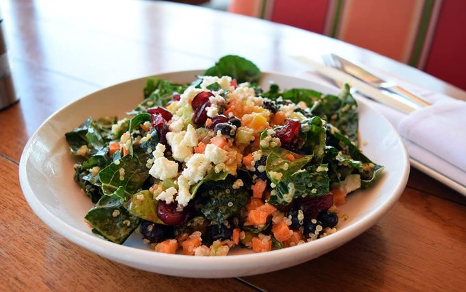Kale-Quinoa Salad
Beet / Pistachio / Blueberry / Feta Cheese / Honey Mustard

s3restaurant.com/menu/lunch-men…