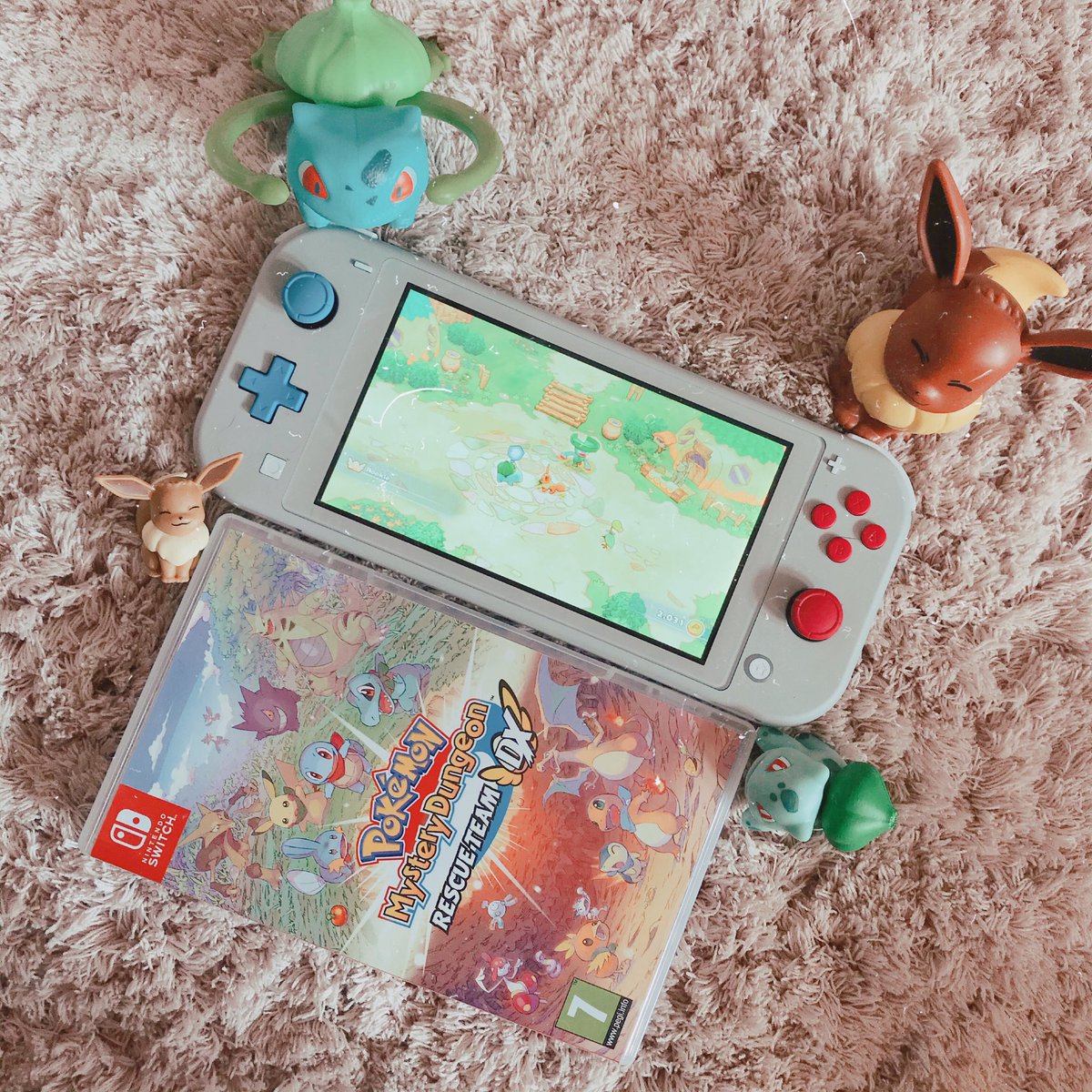 Ferbkirby's tweet photo. This game is so cute 
I tried to draw my cuties, I’m still very new to colouring but I think I did okay 🥺👉🏻👈🏻 
#bulbasour #eevee #Pokemon https://t.co/vIeLzF6Kgz