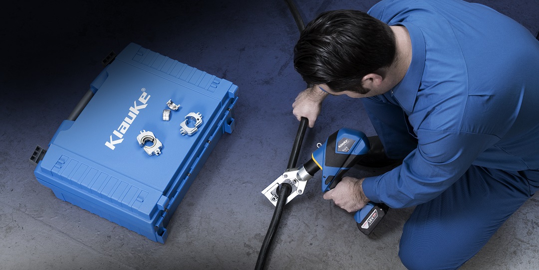 KlaukeUK's tweet photo. #PowerTools #HandTools #Klauke. Bluetooth enabled

More information ■https://t.co/vbj0E0MukC 
email ■ klauke-sales@emerson.com

#NextGenerationTools #Klauke 

#Tweeturbiz #Hull #Humber #Midlands #WestMids #Manchester #Leeds #Yorkshire #London #Derbyshire #Cornwall #Cardiff https://t.co/jiRVCAU72g