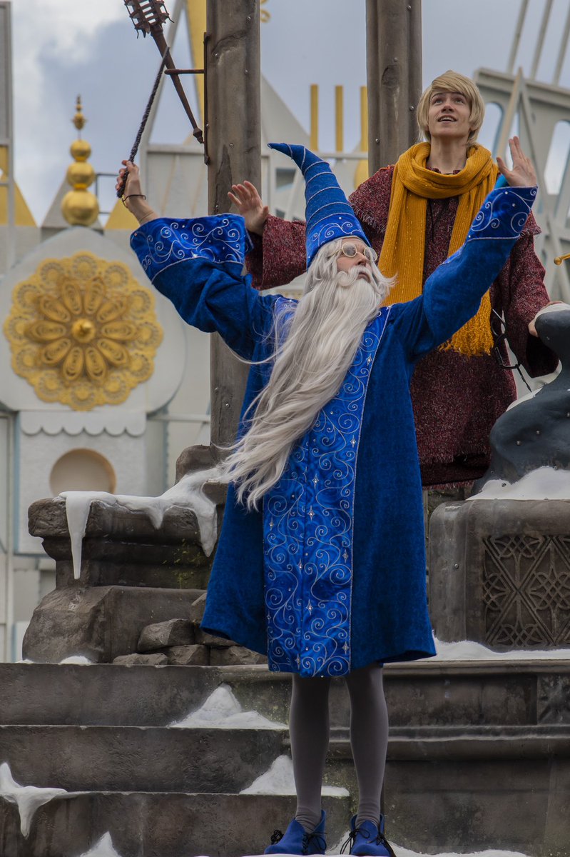 Please wash your hands constantly, with 🧼 We all don’t have Magic like Merlin ✨  📸: @mousymagic  <a href="/Disneyland/">Disneyland Resort</a>AP @DisneylandToday @Disneyland
