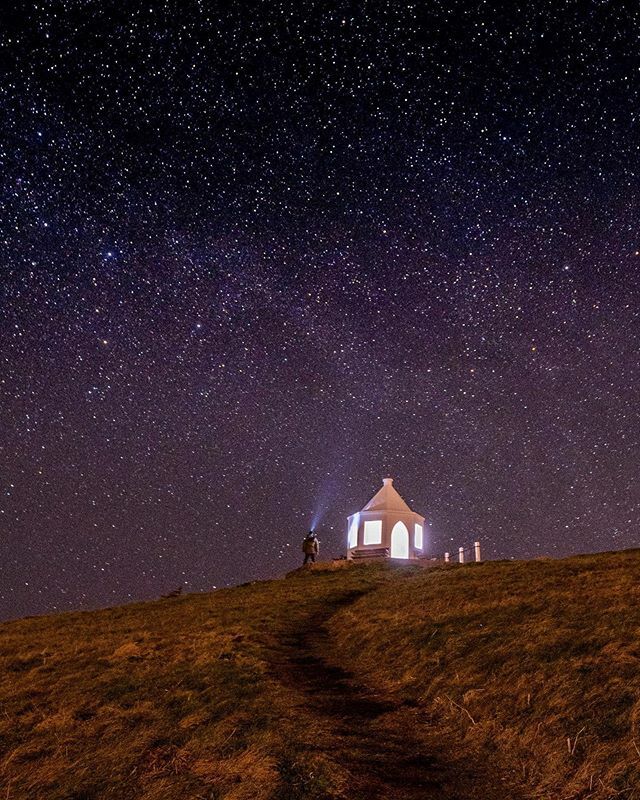 "Clear skies. Infinity. At the Coastguard Hut, Towan Headland, Newquay. Perfection. 🙌🙌🙏" 📸 Daren Cox ift.tt/2WfUa2a