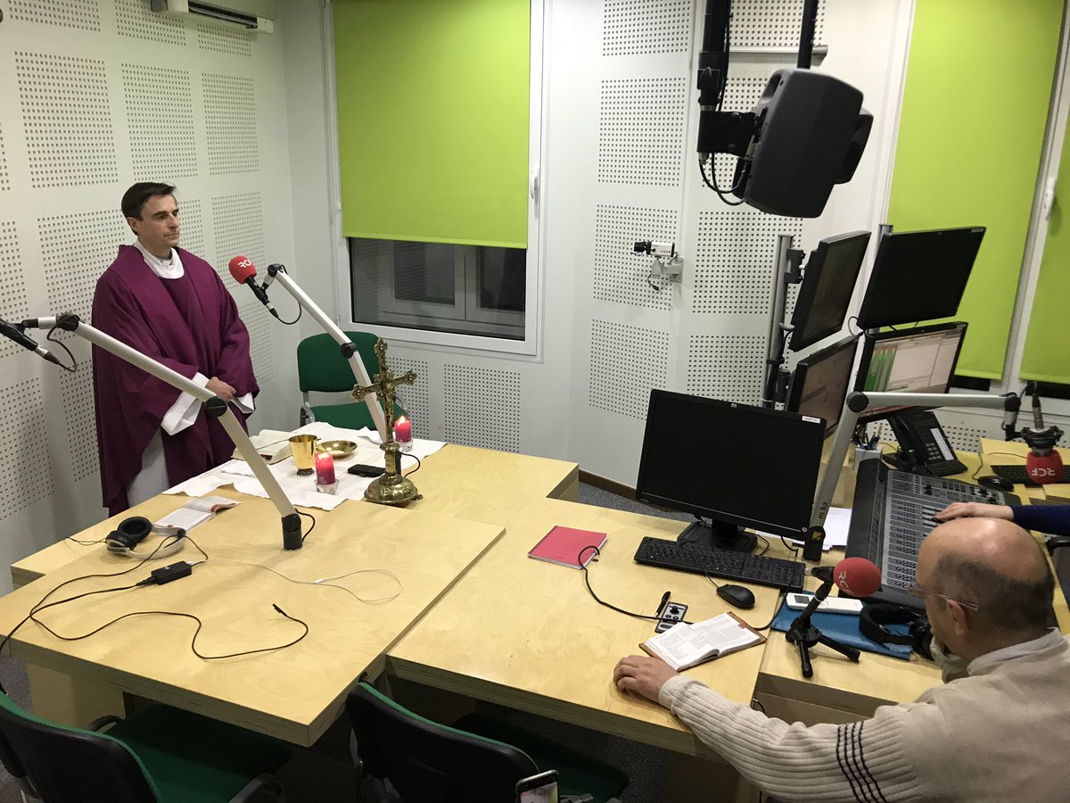 Vivez la messe en direct depuis le studio de <a href="/RCFLiege/">RCF Liège</a> célébrée par l’abbé <a href="/EricdeBeukelaer/">Eric de Beukelaer</a> facebook.com/RCFLiege/video…