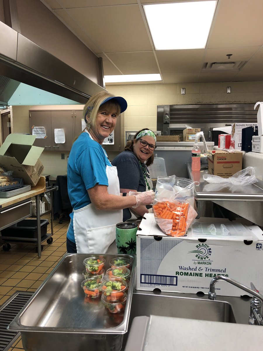 AllenBourff's tweet photo. Grateful for the work being done to make food available for HSE families. https://t.co/Ij6KgTMafU