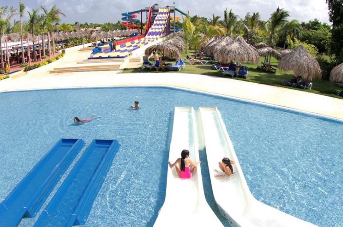 modoviernes's tweet photo. “Nuestros hoteles son muy familiares. En Punta Cana, que es nuestro fuerte, tenemos un parque acuático enorme, el mas grande de la zona, y es buenísimo porque ahí los chicos están contenidos durante todo el dia”, cuenta Georgina Caravatti de @Sirenis_Hotels https://t.co/zqqqhMDJi1