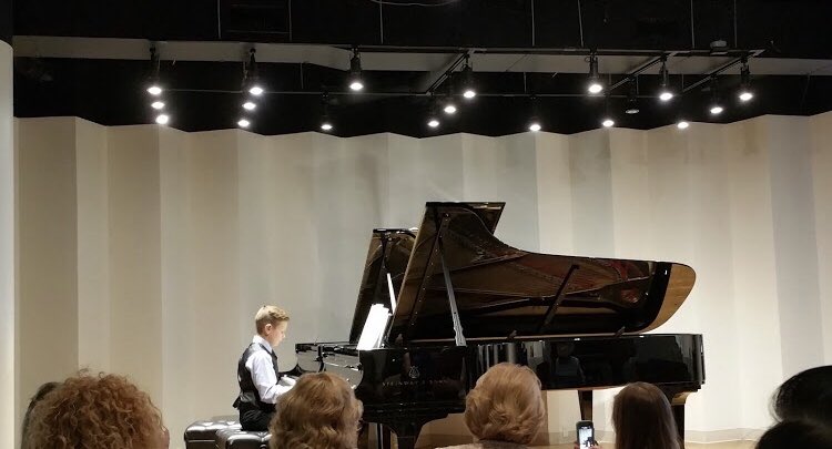 _qole_'s tweet photo. pianos in nyc:
- loud
- full of drunk 30 year olds
- barely any actual pianos

pianos in dallas off 75:
- so many pianos
- classy old people
- 8 year olds playing Für Elise https://t.co/xBmztszkpQ