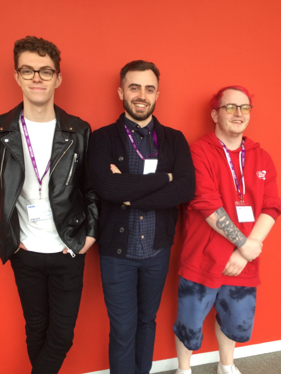 Now <a href="/BBCRadioScot/">BBC Radio Scotland</a> on The Afternoon Show <a href="/JaniceForsyth/">Janice Forsyth 🇺🇦🇺🇦</a> is talking to the band behind her new Single of the Week - Haunted by Glasgow band <a href="/landslidesmusic/">Landslides</a> #MusicMonday #MondayMotivation