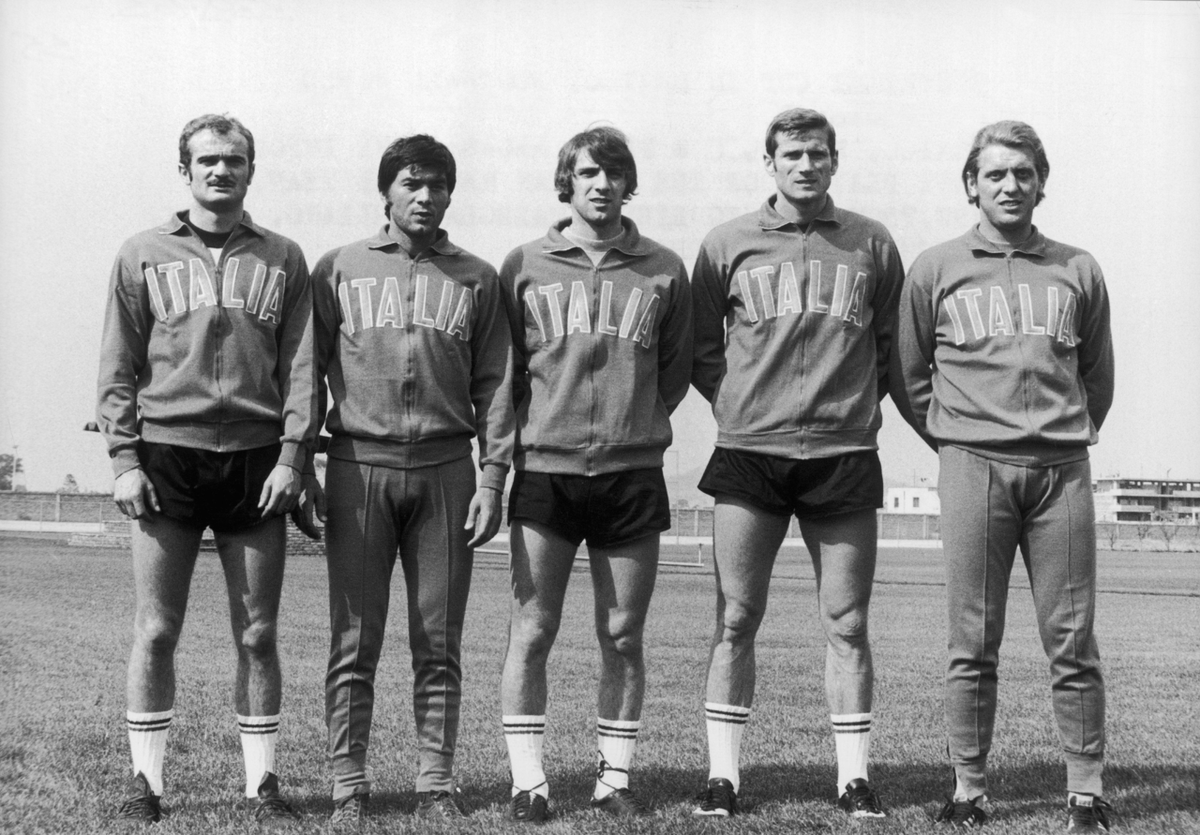 ftblsm's tweet photo. Italian players in training for the 1970 #WorldCup: #SandroMazzola of @Inter, #AntonioJuliano of @sscnapoli, #PierinoPrati of @acmilan, #GiacintoFacchetti of @Inter and #UgoFerrante of @ACFFiorentinaEN. https://t.co/nqxHbm342C
