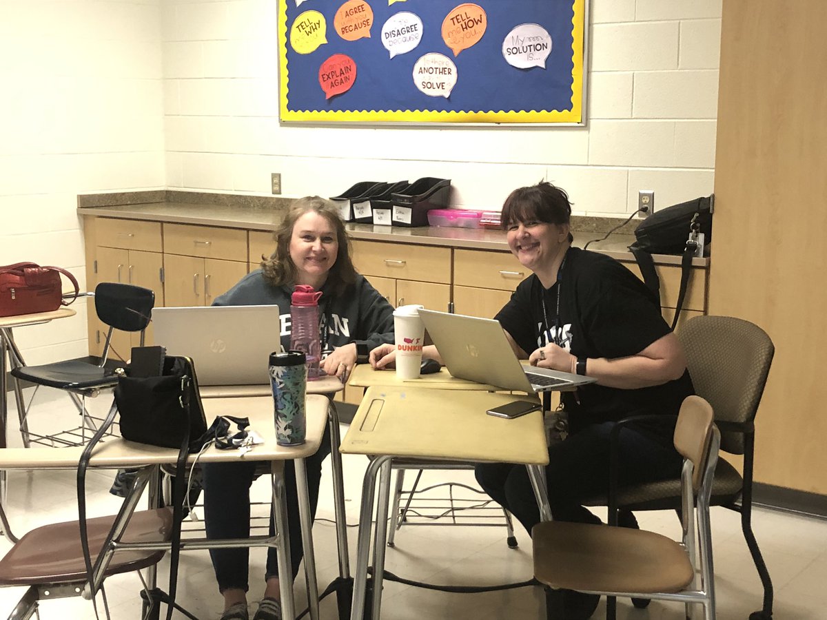 YoSoyLaLay's tweet image. @D33Leman 7th grade math teachers set up Instagram accounts today to connect with their students during these #eCaring days. 💙 #everybodyinLMS