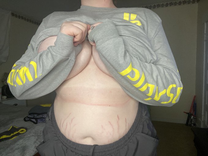 About to post a new free pornhub video and some more vids for sale on manyvids!!! 😉 https://t.co/LKm