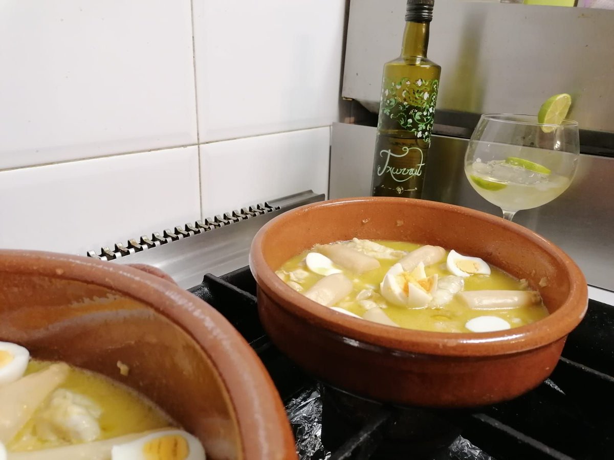 ¡Hoy Antonio Vence nos ha deleitado con esta exquisitez! 🤤 
Txurrut Vermuteando #EnCasa 👍

#quedateencasa #etxeangeratu #txurrutvermut #vermut #vermouth #txurrut #sopuerta #enkarterri