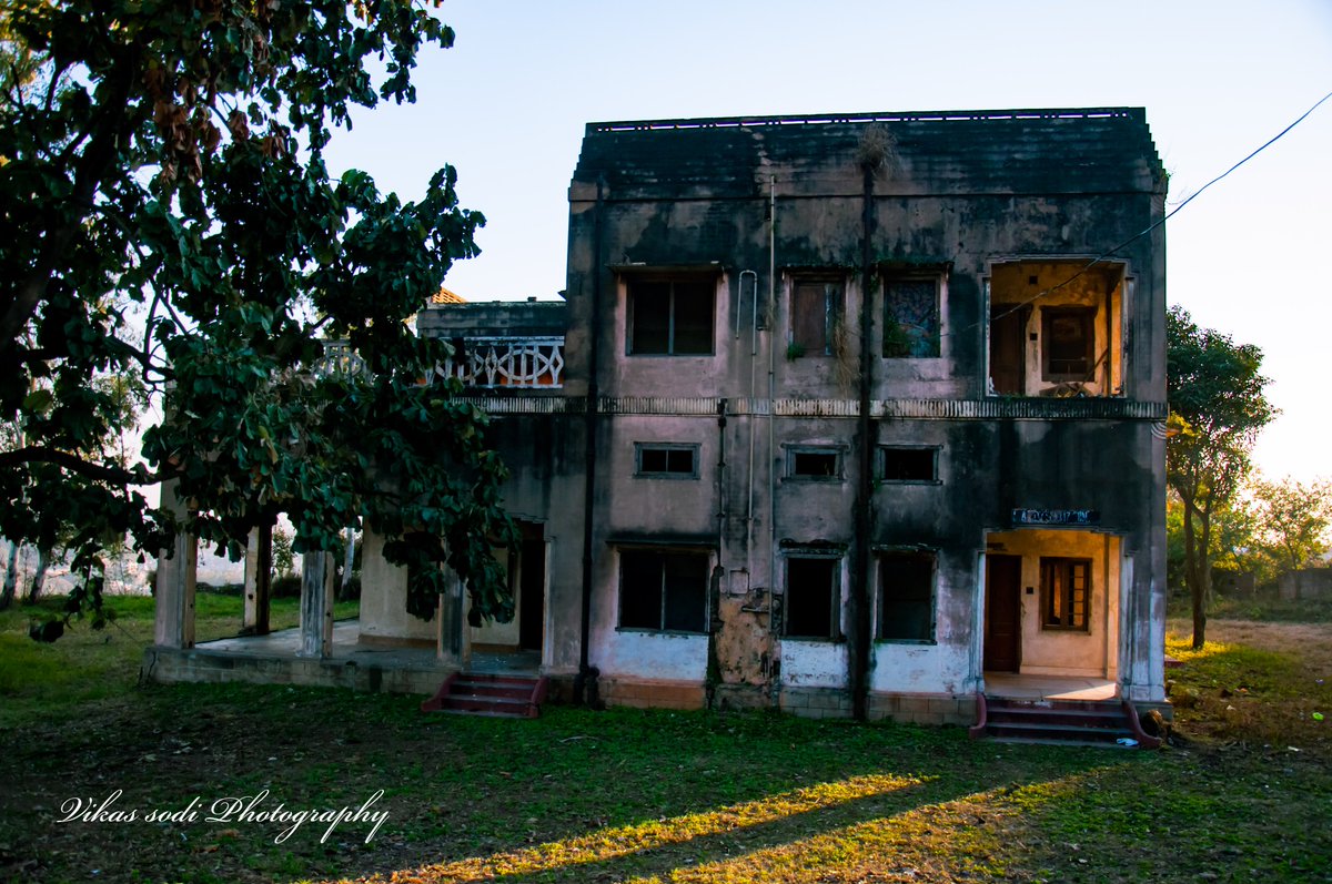 jmuencyclopedia's tweet image. Any one know about "Sheikh Ameen di Kothi" at Jullakha Mohalla Near Bua Butani Temple old Jammu?
If you know about it comment below otherwise you will tag a person who know about it..
Pc @VikasSodi
#jammu_Darshan #jammuencyclopedia #virasat #heritage
@KhajuriaManu @DAkkhar