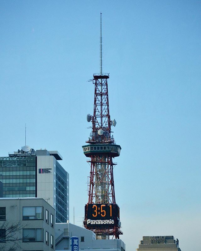 ti_ai_ki's tweet photo. #sapporotvtower 
#steeltower #antenna #clock #building #townscape #cityscape #sky #bluesky #skyphotography #sapporo #hokkaido #japan 
_
#さっぽろテレビ塔 
#鉄塔 #アンテナ #時計 #ビル #ビルディング #街並み #空 #青空 https://t.co/a9Y9EMLL7O https://t.co/jfhEdt3pnq