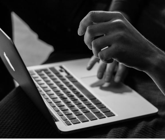 MCNYalumni's tweet photo. As MCNY begins its two-week test period for moving all courses online in light of the COVID-19 situation, the LEC would like to offer some practical advice for ensuring a smooth transition.  Learn more from the #myMCNY LEC. 
https://t.co/5s5PGXTnkV https://t.co/z2GKpwLnfh