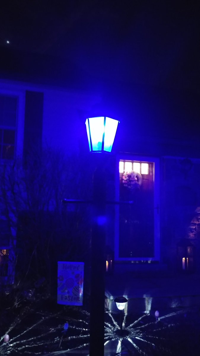 BlueLightsColon's tweet photo. Another Blue Light In Havertown helping raise awareness for #ColonCancer! https://t.co/jgNmBgaKxC