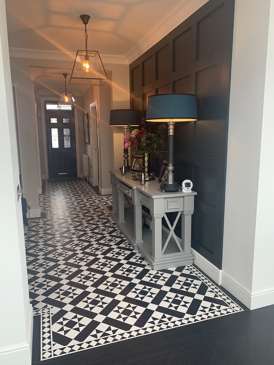 brodie_flooring's tweet photo. @AmticoFlooring #amtico #flooringglasgow #flooringstirling revisited a job we did about a year ago Amtico decor and graphite slate plank laid herringbone effect in the kitchen another delighted customer 😁😁😁 https://t.co/iBFnUysbAZ