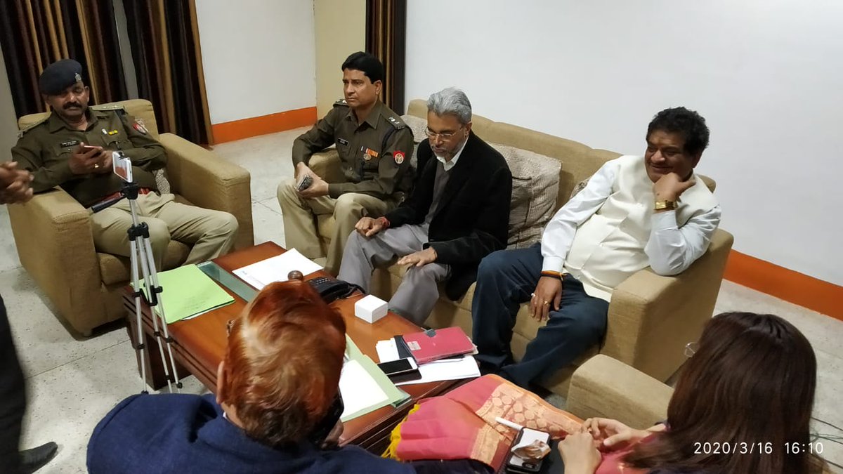 diolalitpur's tweet photo. जिलाधिकारी श्री योगेश कुमार शुक्ल ने बाबा सदनशाह की दरगाह पर लगने वाले वार्षिक उर्स को लेकर की बैठक।
अधिकारियों को तैयारियां दुरुस्त रखने के दिए निर्देश
साथ ही कोरोना वायरस से बचाव की जानकारी देते हुए कहा कि परिस्थितियों के अनुसार किया जाएगा उर्स का आयोजन https://t.co/Ng5B8Lac4s