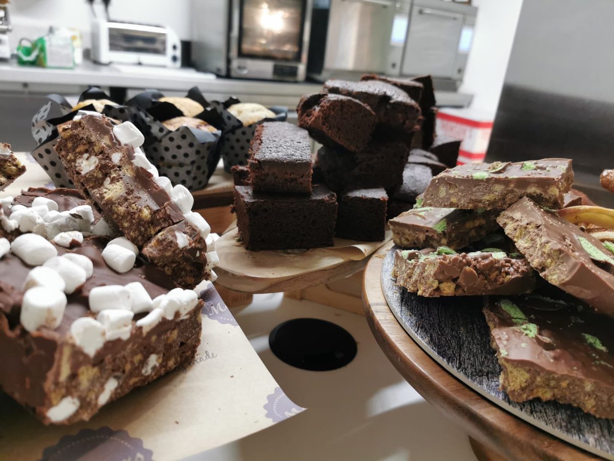 NeilBroome5's tweet photo. You can’t beat some sweet treats to start the working week off, looking good at Verastar @mellorscatering @Bernade60145274 https://t.co/gIL4JpOxeh
