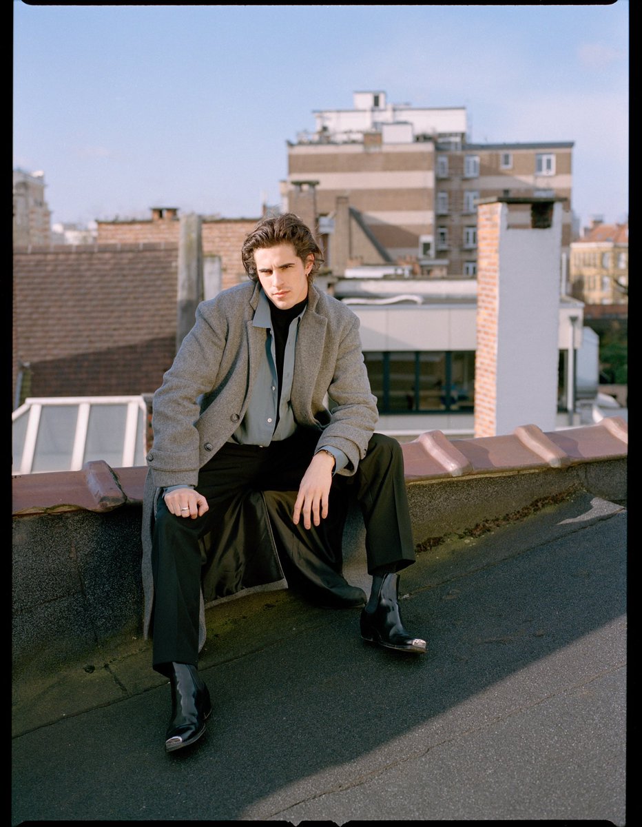 Featured in this week’s ‘Designer Darlings‘ is the Antwerp-based menswear blogger <a href="/MatthiasGeerts/">Matthias Geerts</a>! Read all about his favorite designer item: bit.ly/33rh9Jd