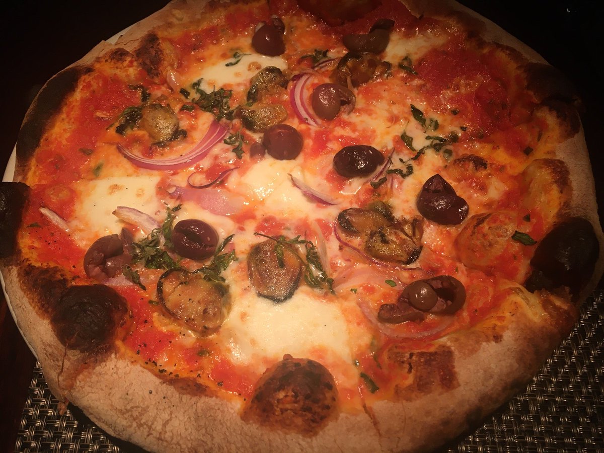 'Smoked Mussels Pizza (onion, gaeta olives, fior di latte, tomato)' #FoursquareFind @florentineresto foursquare.com/item/5e6aee6c4… foursquare.com/item/5e6aee6c4…
