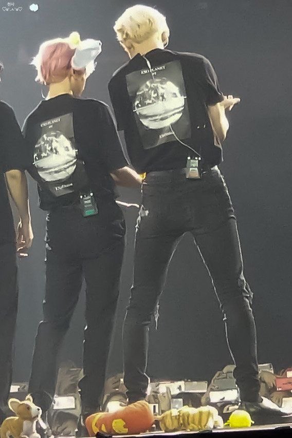 Okay tell me their height difference isn’t the cutest thing in this entire universe. I dare you!!  #ohmfluke  #chanbaek