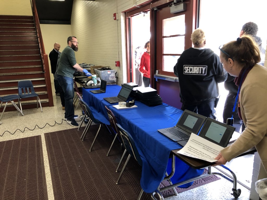 WarwickRaiders's tweet photo. ChromeBook Distribution Center...WarwickHS Let’s Go Warwick #CopelandCrew #MakingLearningPossible https://t.co/l5OIedZ8Qs