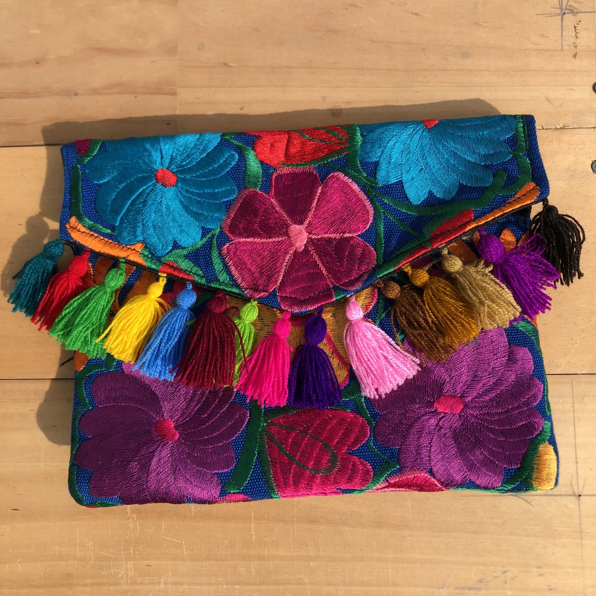 Rubytradicion's tweet image. Beautiful Pompones Clutch 😍😍
Shop Now
rubytradicionenmoda.com

#handmade #springfashion #artesanal #huarachesmexicanos