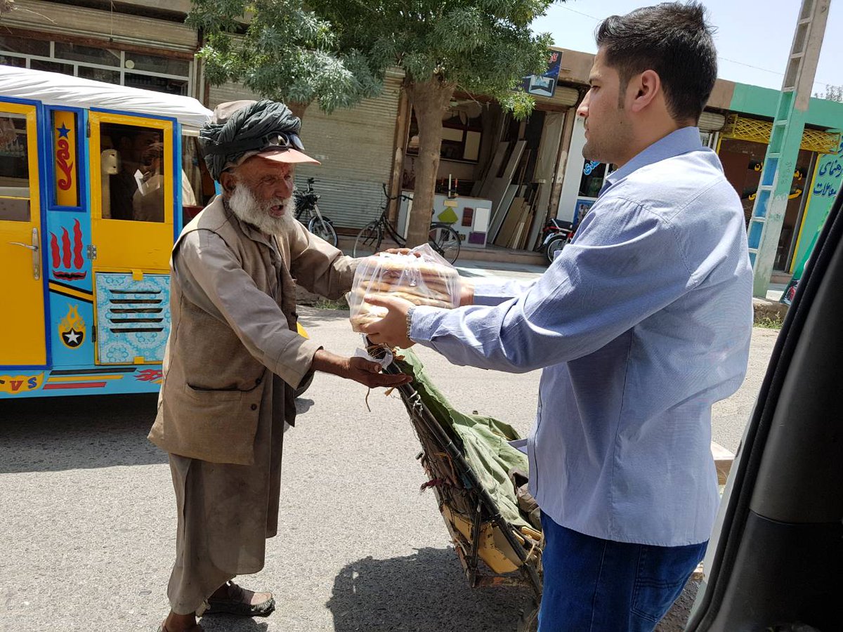 SakenaYacoobi's tweet image. #Coronavirus impact – for many people no work means no food. We need a system to provide some compensation so day laborers can have enough cash for food.
It is not right that those with money store food, leaving no food for those who live day by day.