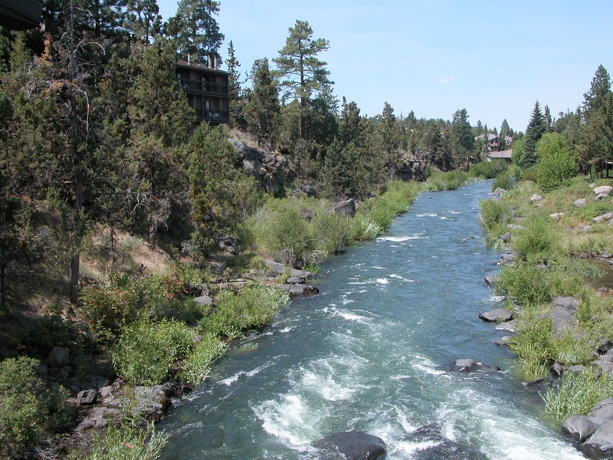 While you enjoy the water view it is easy to forget you are only seeing a small portion as the #DeschutesRiver runs 252 miles long! #inBend #riverfrontview