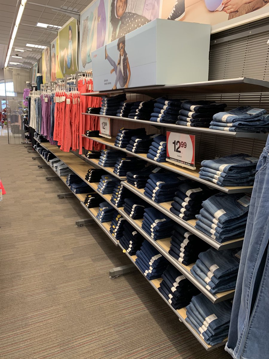 cruzboy001's tweet photo. Even after a busy weekend our girls DBO Beth keeping her zone on point with her jean wall!!! #TulsaSE #workwhereyoulove #zone #jeanwall #T1782 https://t.co/njwLwaoezp