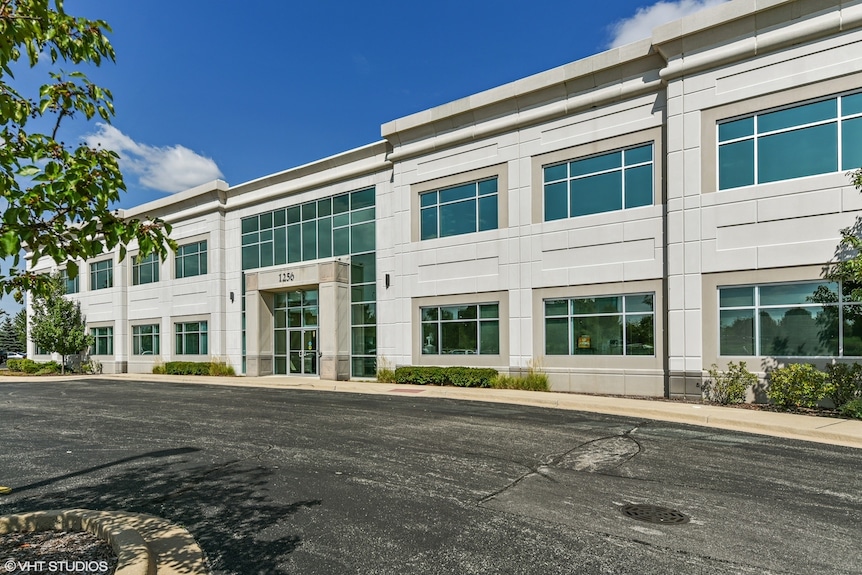 LandmarkCRE's tweet photo. There is a stunning office condominium offering 3,185 SF available! This space features high-quality construction, great windows, lovely architecture, and a lobby. Also includes an exam room, break room, file room.

Discover the details: https://t.co/ATJmbIrHWd

#landmarkpartners https://t.co/UoKORzrwB4