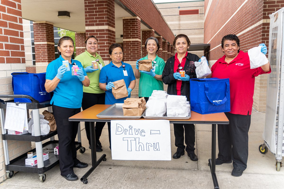SpringISD's tweet photo. We had a great turnout at our first Curbside Meal Pickup! Thank you to our hardworking and selfless @SpringISD_Meals staff. Do you have any questions or concerns regarding our free meal pickup? Please reply to this tweet so we can get to all of your questions! https://t.co/XGu0KbTRr3