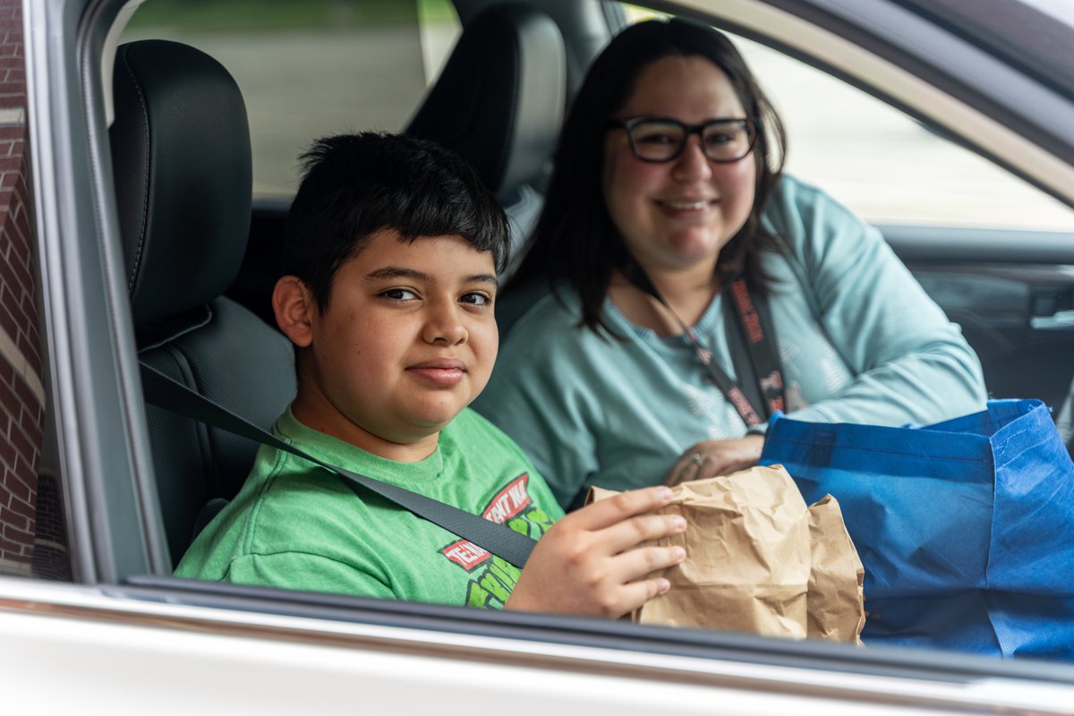SpringISD's tweet photo. We had a great turnout at our first Curbside Meal Pickup! Thank you to our hardworking and selfless @SpringISD_Meals staff. Do you have any questions or concerns regarding our free meal pickup? Please reply to this tweet so we can get to all of your questions! https://t.co/XGu0KbTRr3
