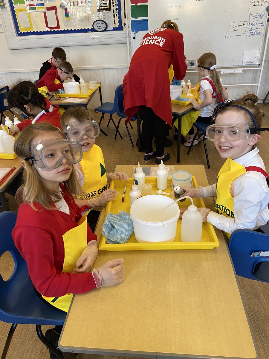 LorneSchool's tweet photo. #LorneP4 had an exciting visit from #generationscience this morning learning all about chemical reactions #science #confidentindividuals #genscience https://t.co/5nNhL2pBwh