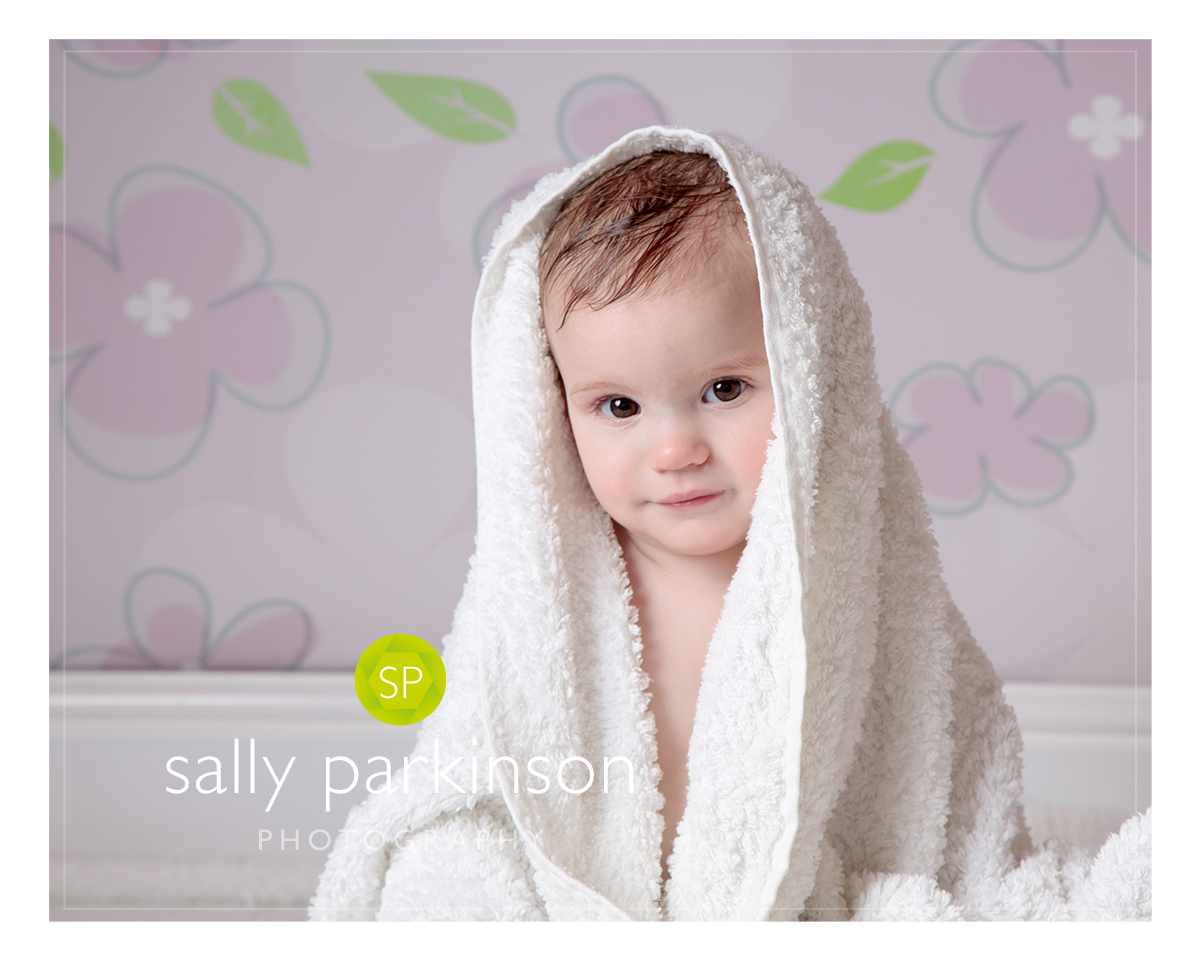 All clean, dry &amp; very cute after a fun cake smash. #cakesmash #childfriendlycake #smashandsplash #braintree #photographer #essex ow.ly/bbnz50yGI8I