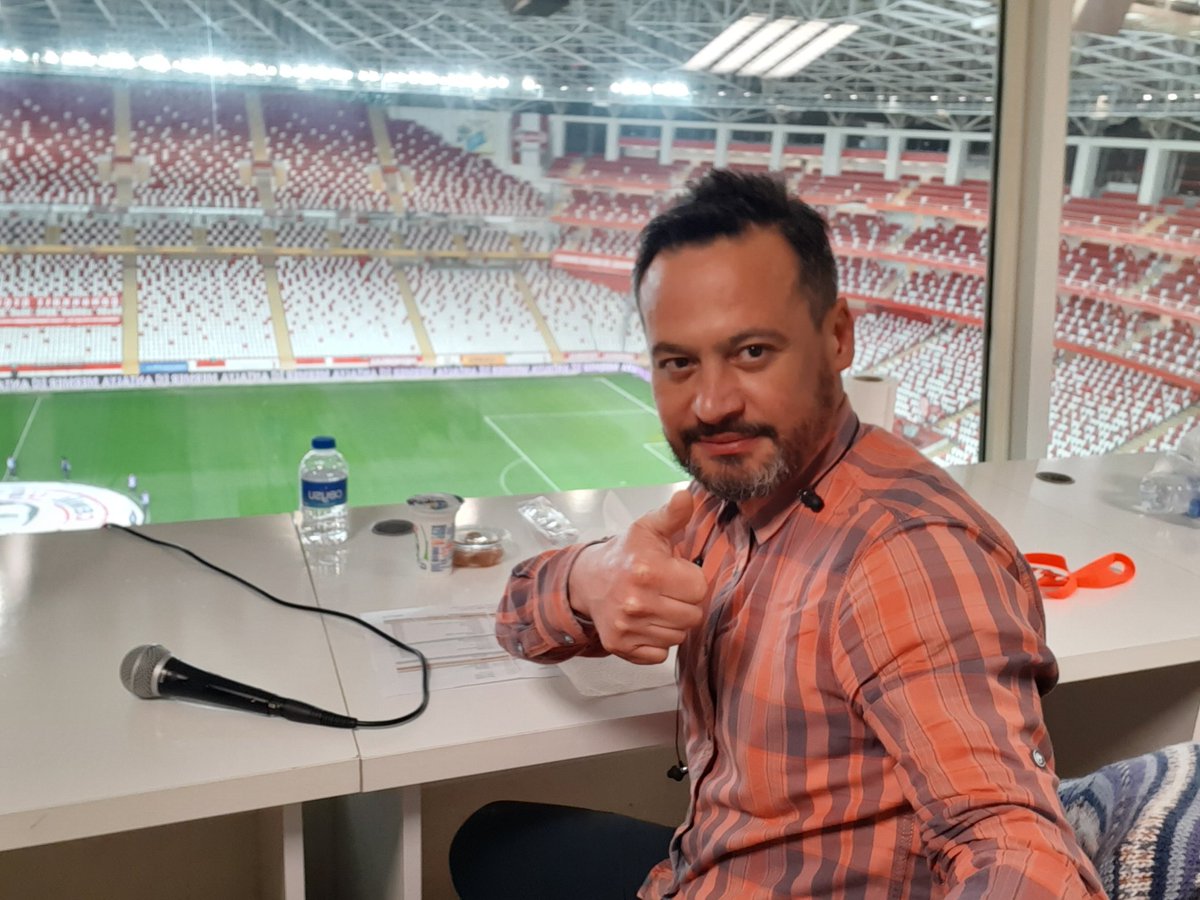 Bomboş tribünler!
Heryerde dezenfektan!
Başarılar Antalyasporumuz!
#bizantalyasporuz
#kırmızıbeyaz
#akrep
#coronotedbiri
