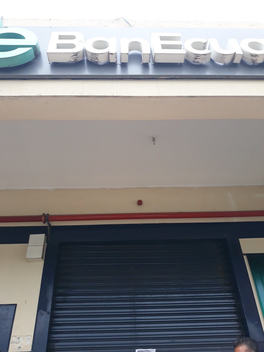 Agencia Bancaria de #BanEcuador de #ParqueCalifornia de manera arbitraria fue cerrada Señor  <a href="/Lenin/">Lenín Moreno</a> <a href="/BanEcuadorBP/">BanEcuador</a> en fuentes oficiales jamas se oficializó cierre inesperado <a href="/tctelevision/">TC Televisión</a> <a href="/ecuavisa/">Ecuavisa</a> <a href="/aguschmer/">Andrés Guschmer Tamariz</a>