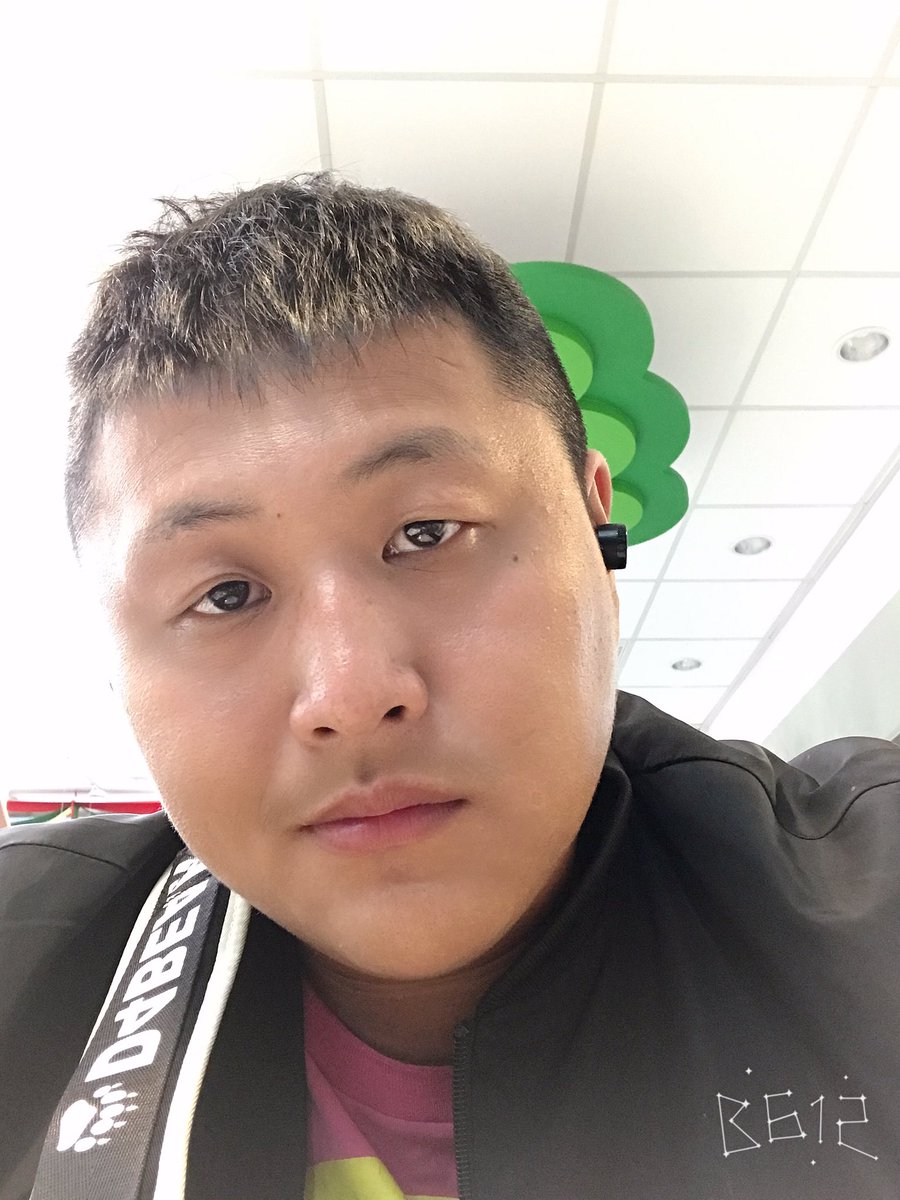 事隔一年終於又剪回原髮型了