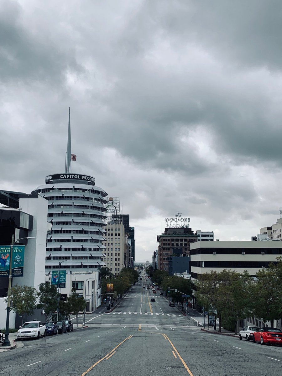 Borys_Kit's tweet photo. Hollywood on Vine, Monday, March  16, 2020. In the 9 o’clock hour. Rush hour. https://t.co/BRSElMo1Og