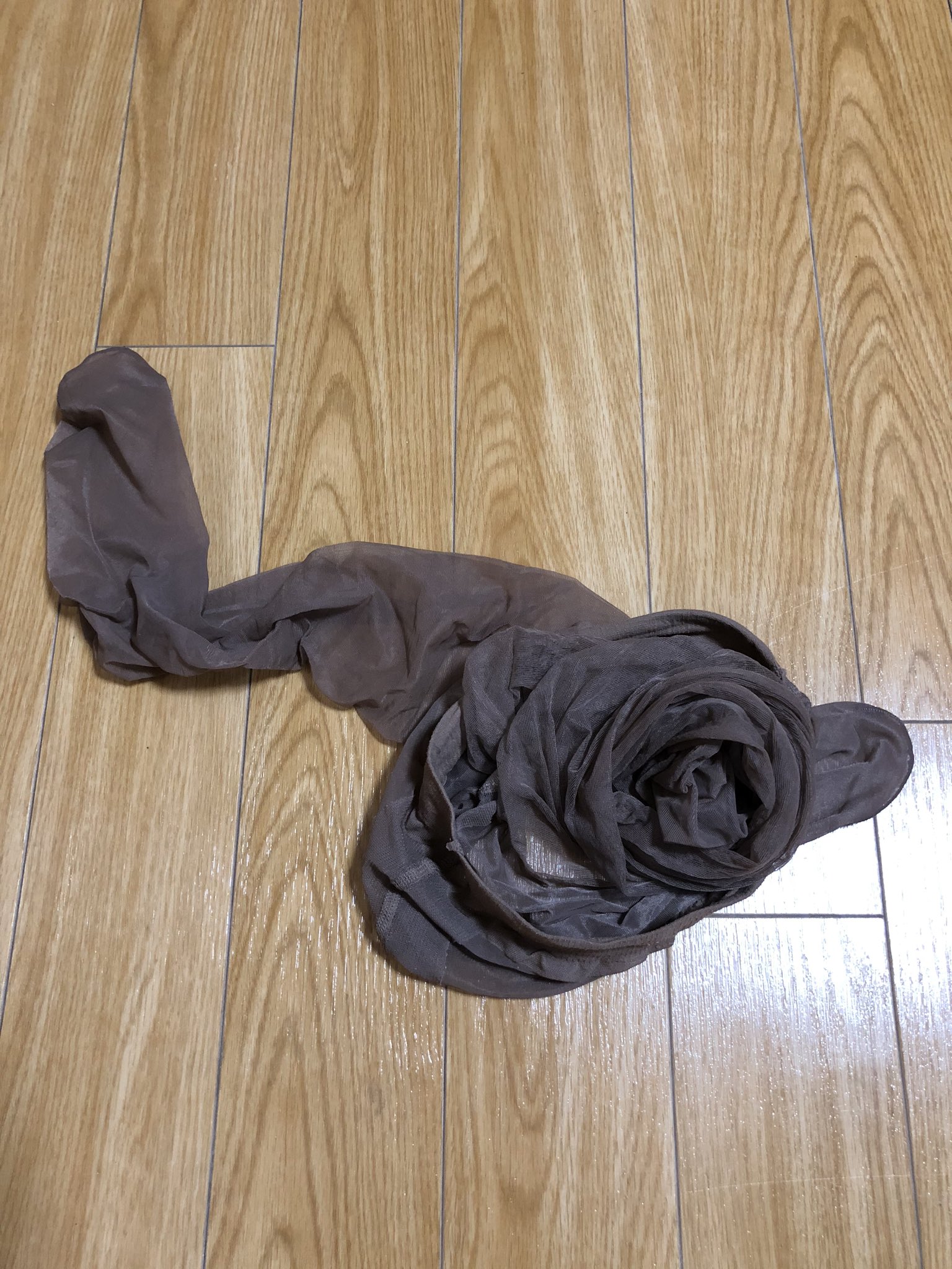   脱ぎ捨て  パンスト    / X