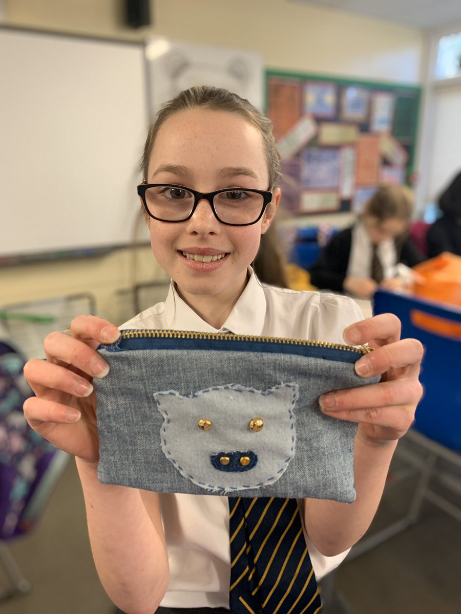 FashionDSClub's tweet photo. Daisy has finished her pencil case and it’s amazing!!! 🙌🏾💗🐷
•
Come &amp; join us @ fashion club! 
•
#fashionclub #fashion #style #recycledclothes #upcycle #creative #design #fun #creativekids #kidsclub #kidsclothes #diyclothing #weybridge #surrey #surreyschools #afterschoolclub https://t.co/djAVcDWgFr
