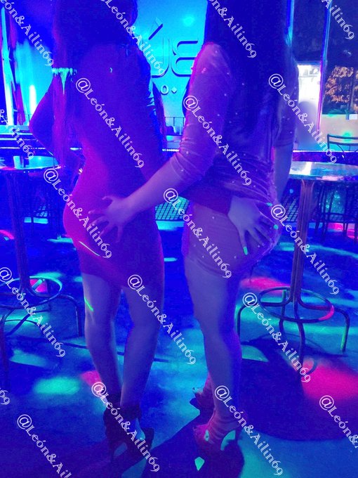 1/5 Mientras bebiamos y sub&iacute;a la temperatura de las copas ellas comenzaban a tocarse y bailar super sensual<a href="/tag/lunesdeganarseguidores"class="tags"><span>#lunesdeganarseguidores</span></a><a href="/tag/seductorasteam"class="tags"><span>#seductorasteam</span></a><a href="/tag/lunesdeprovocacion"class="tags"><span>#lunesdeprovocacion</span></a>