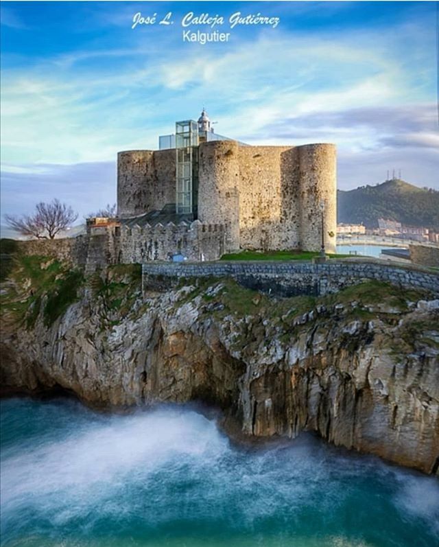 Y como dice @kalgutier_fotografia, lo mejor en estos días es encerrarnos en nuestro propio castillo y desde nuestra fortaleza ver el exterior, por eso os animamos a si queréis poner en vuestra fotos el hashtag  #CantabriaDesdeMiVentana y así podremos ir … ift.tt/2Wii512