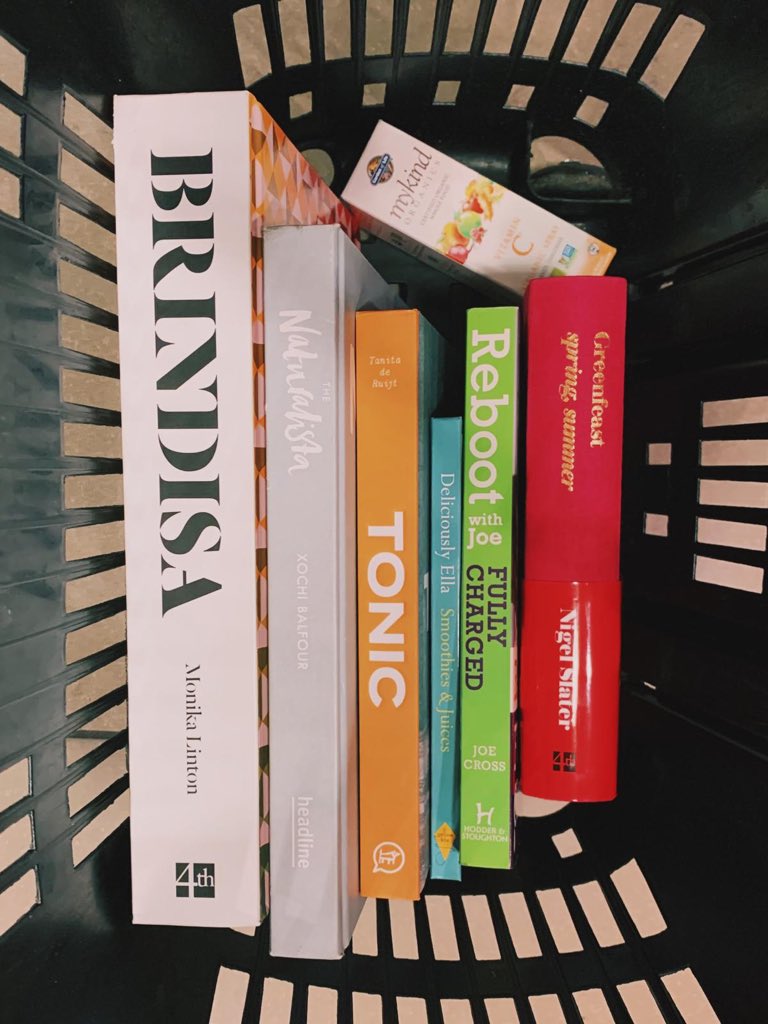 LaurieCHoward's tweet photo. Atttempted to stockpile and ended up with 6 books, no food but one vitamin C spray... #somanyrecipes #noingredients #mummyhelpme https://t.co/1qiTNnNQEa
